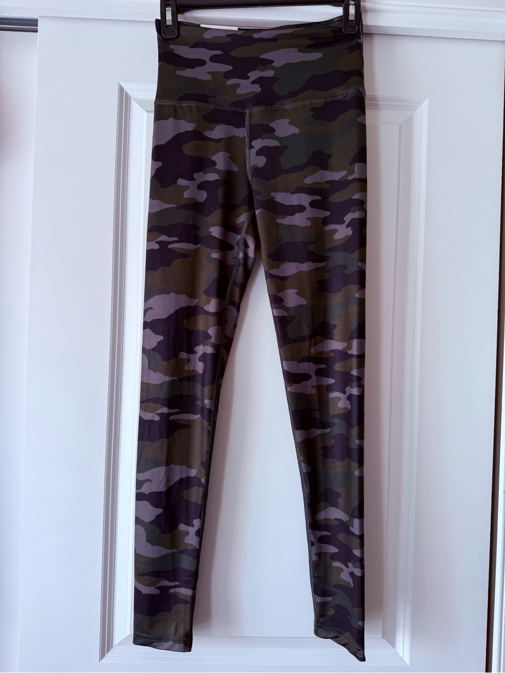 SO Women's High-Rise Camo Leggings in Olive & Black